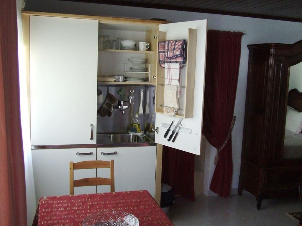 Casa Amarela Guesthouse Lagos Quarto foto