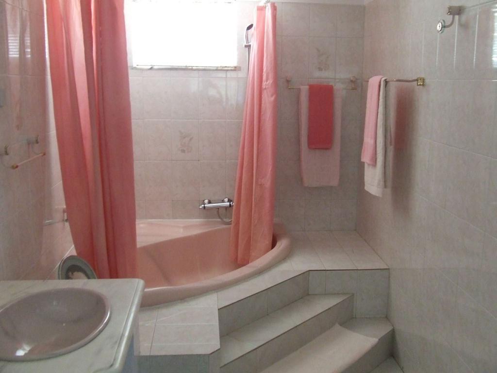 Casa Amarela Guesthouse Lagos Quarto foto